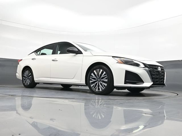 Used 2025 Nissan Altima 2.5 SV FWD image 33