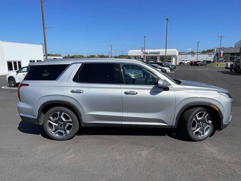 Used 2024 Hyundai Palisade Limited AWD/4WD image 2