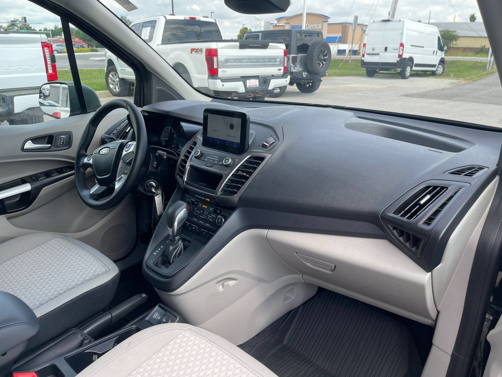 Used 2022 Ford Transit Connect XLT w/ Trailer Tow Package FWD image 19