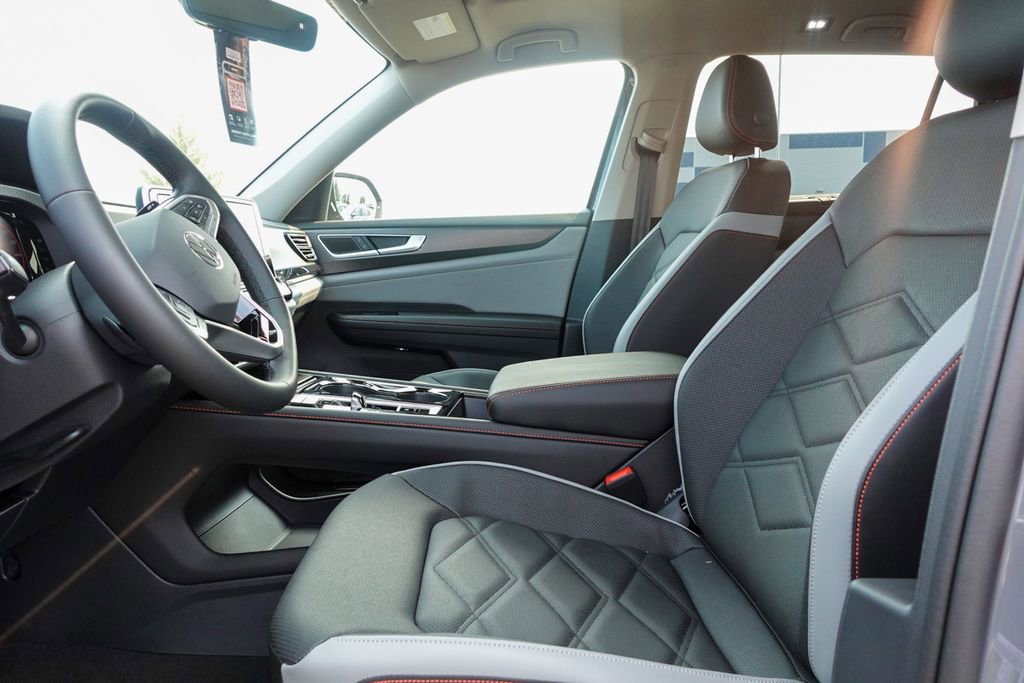 New 2026 Volkswagen Atlas Peak Edition image 14