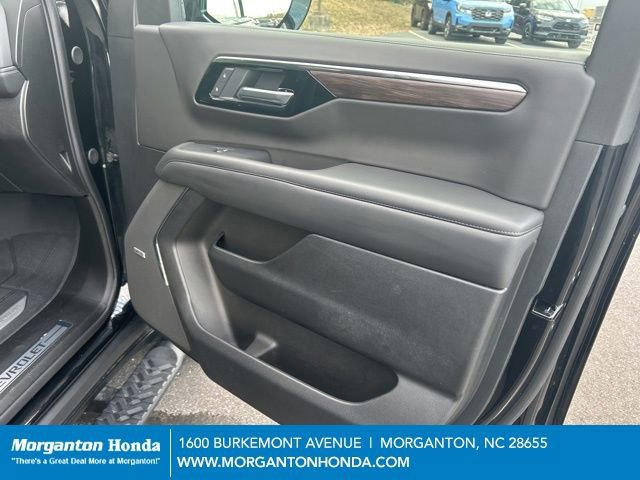 Used 2025 Chevrolet Suburban Z71 w/ Comfort Package image 43