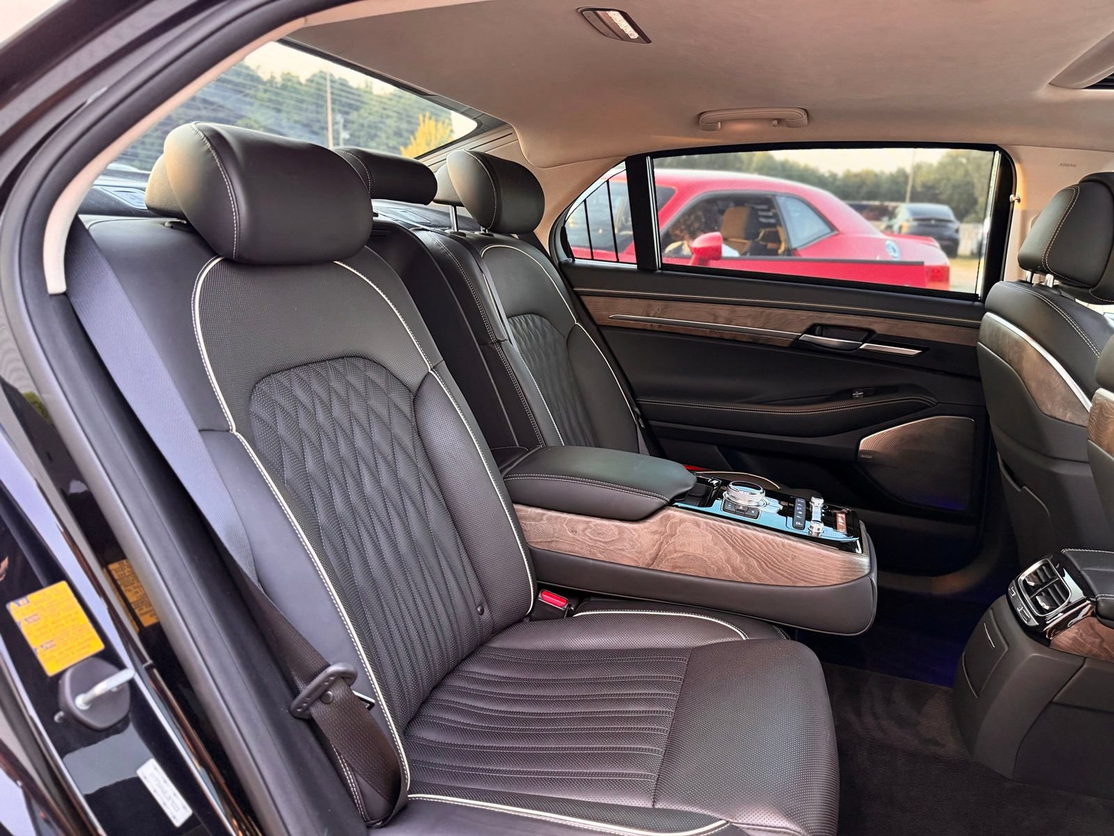 Used 2020 Genesis G90 3.3T Premium RWD image 33