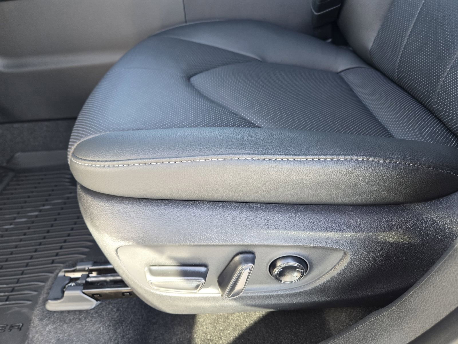 New 2026 Toyota Grand Highlander FWD image 23