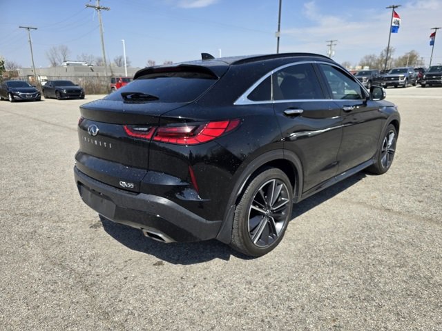 Used 2023 INFINITI QX55 Essential w/ Accent Package image 3