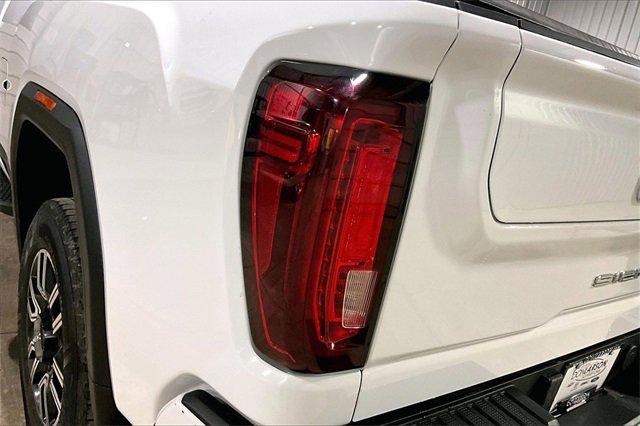 Used 2023 GMC Sierra 2500 AT4 w/ AT4 Preferred Package image 8