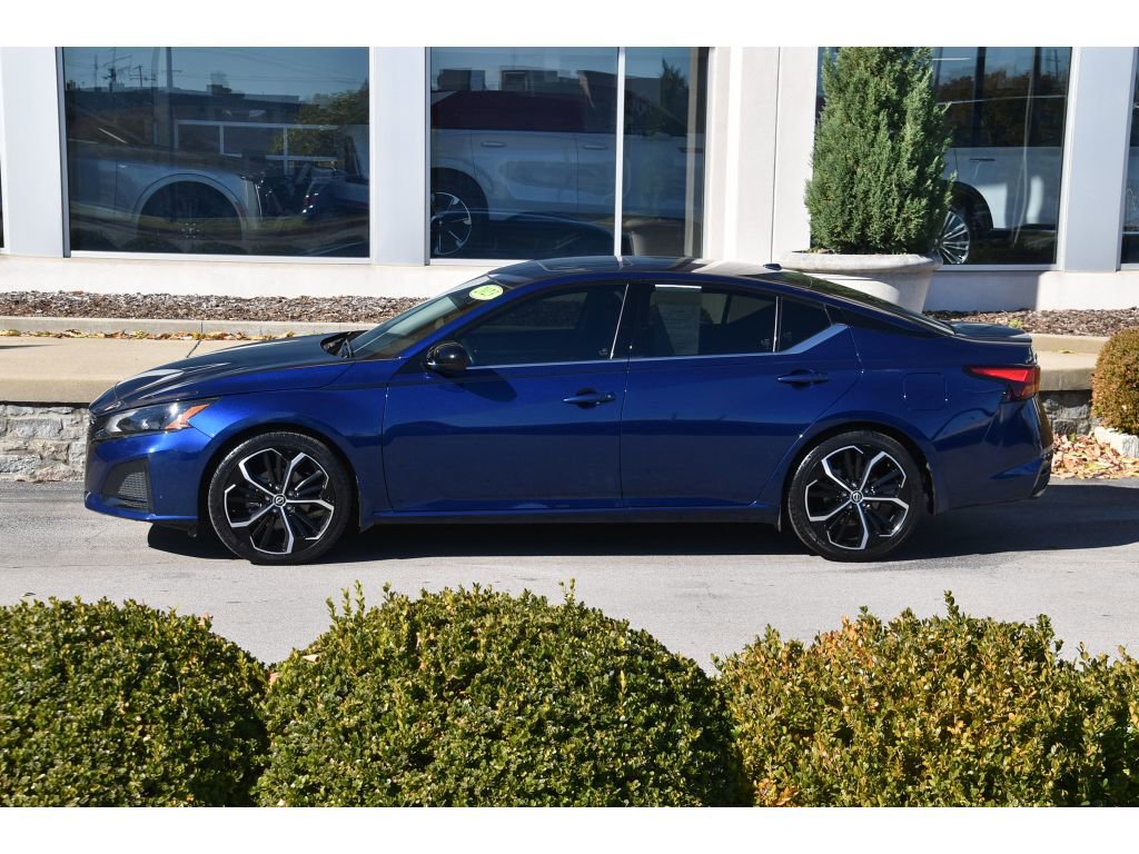 Used 2023 Nissan Altima 2.5 SR w/ SR Premium Package image 7