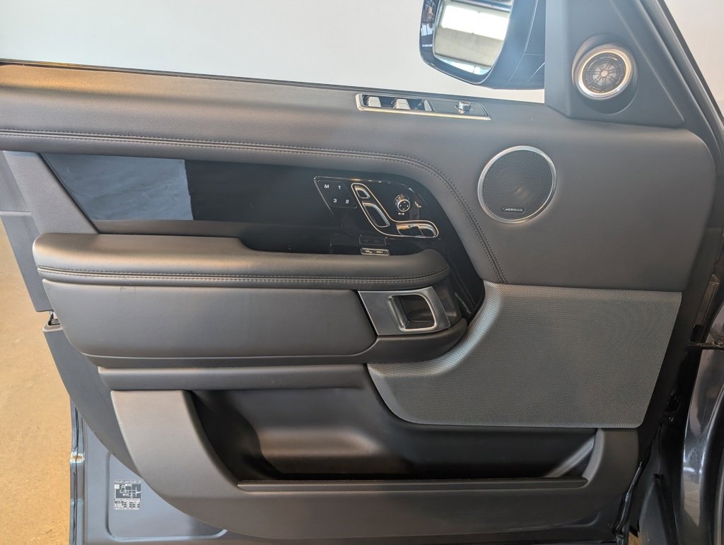 Used 2020 Land Rover Range Rover HSE image 12