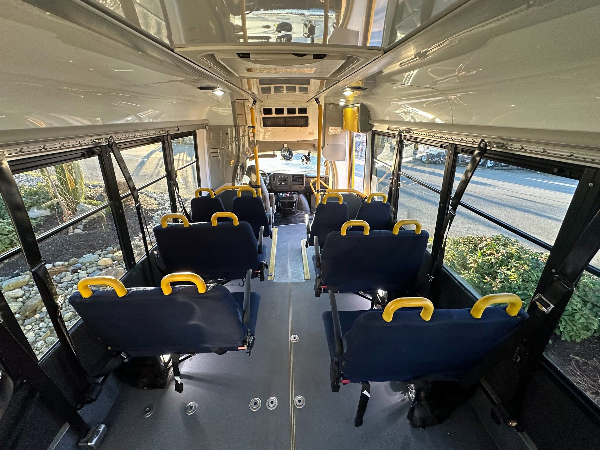 Used 2014 Chevrolet Express 4500 image 4