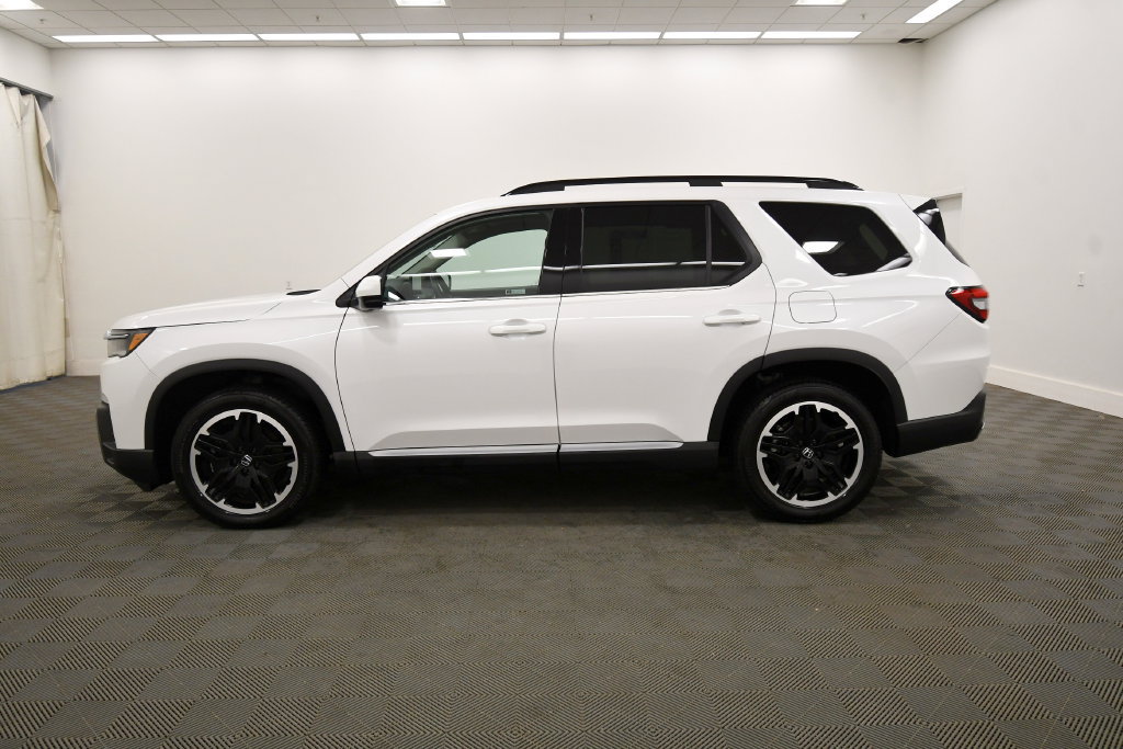 Certified 2026 Honda Pilot Touring image 4