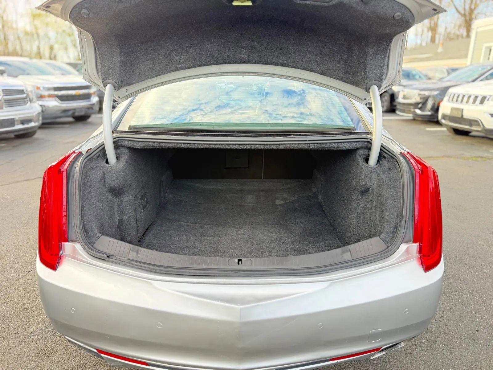Used 2016 Cadillac XTS Luxury image 28