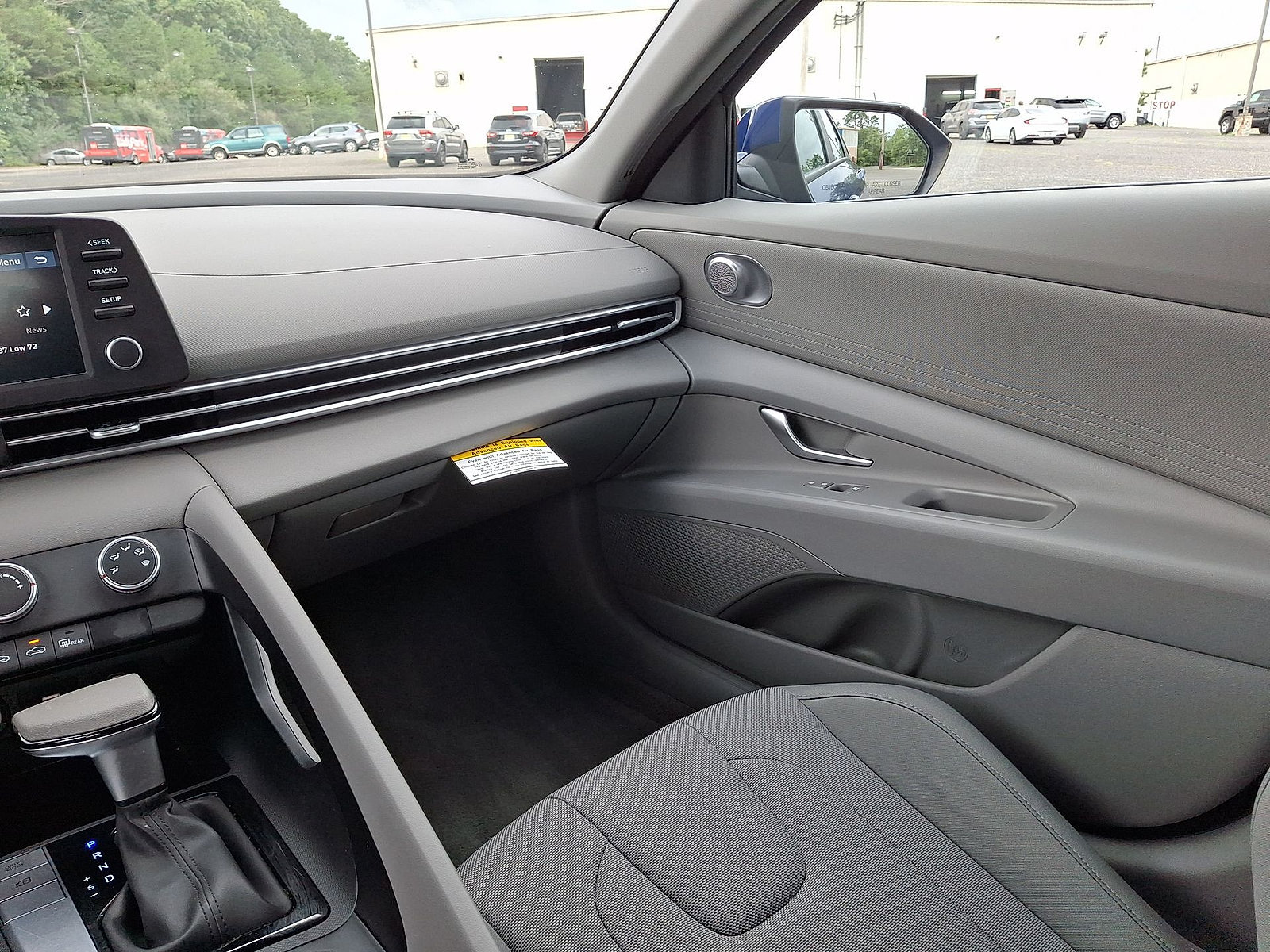 Certified 2025 Hyundai Elantra SE FWD image 11