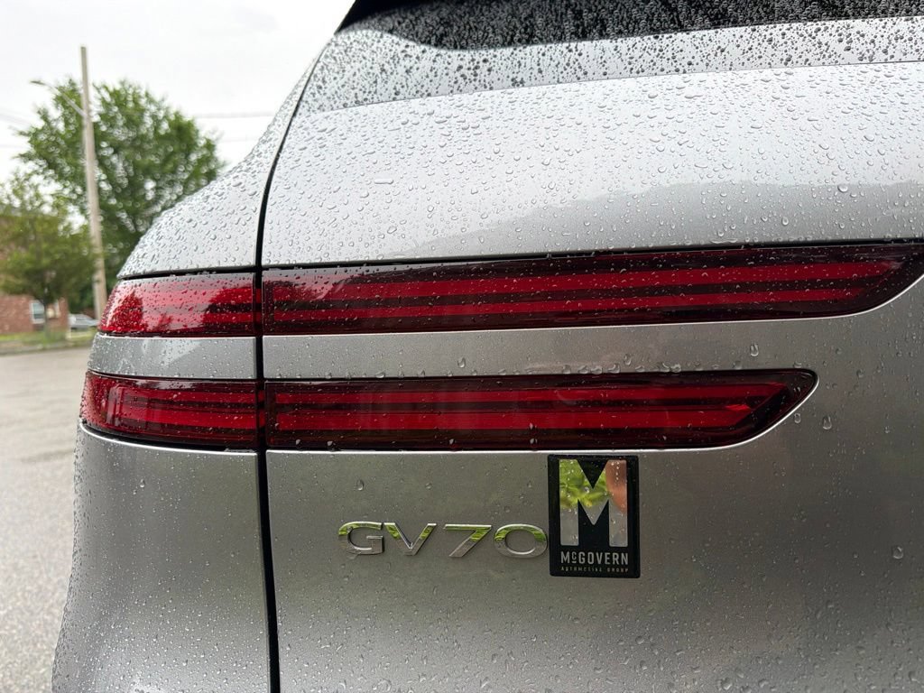 Used 2023 Genesis GV70 2.5T w/ Advanced Package AWD/4WD image 12