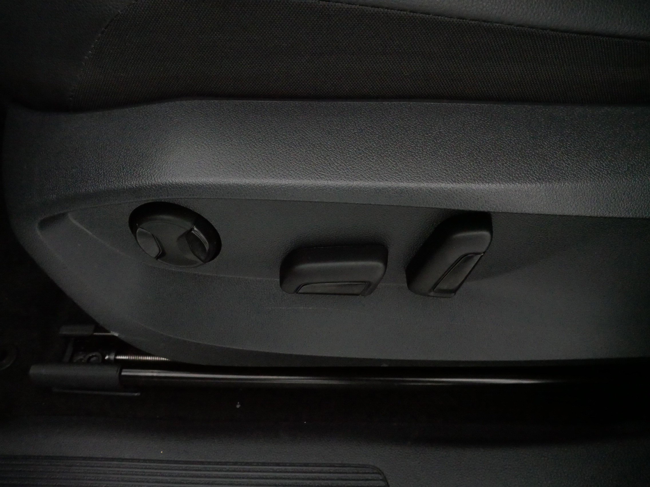 Certified 2024 Volkswagen Tiguan SE image 20