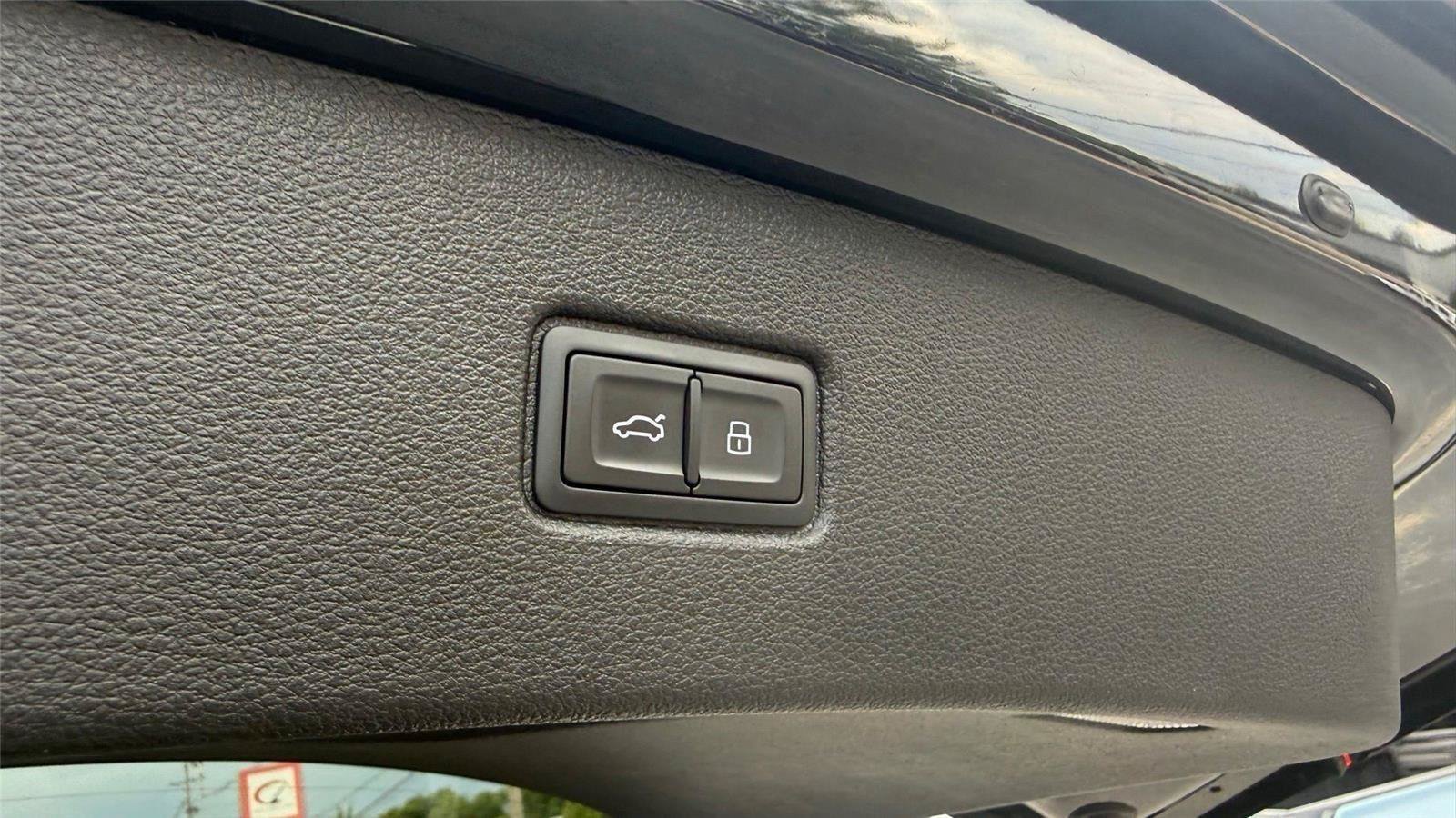 Used 2025 Audi Q7 3.0T Premium Plus AWD/4WD image 37