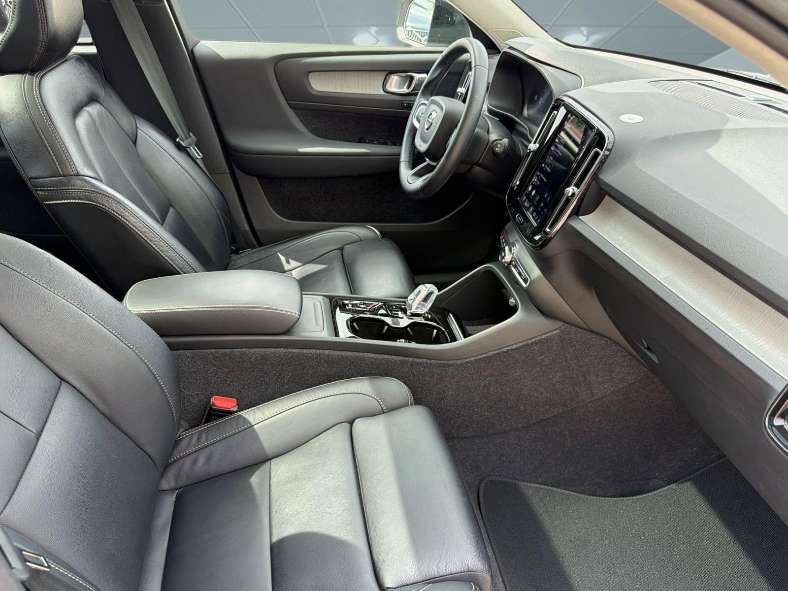 Certified 2023 Volvo XC40 B4 Plus w/ Protection Package Premier FWD image 30