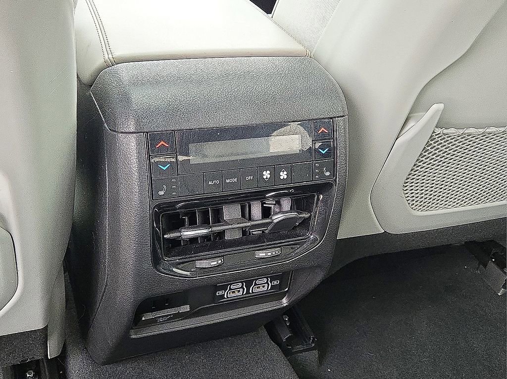 Used 2022 Jeep Grand Cherokee Summit w/ Advanced Protech Group IV image 18