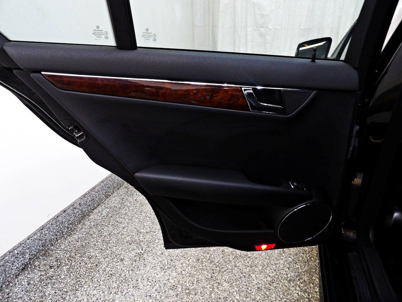 Used 2010 Mercedes-Benz C 300 Sedan image 9