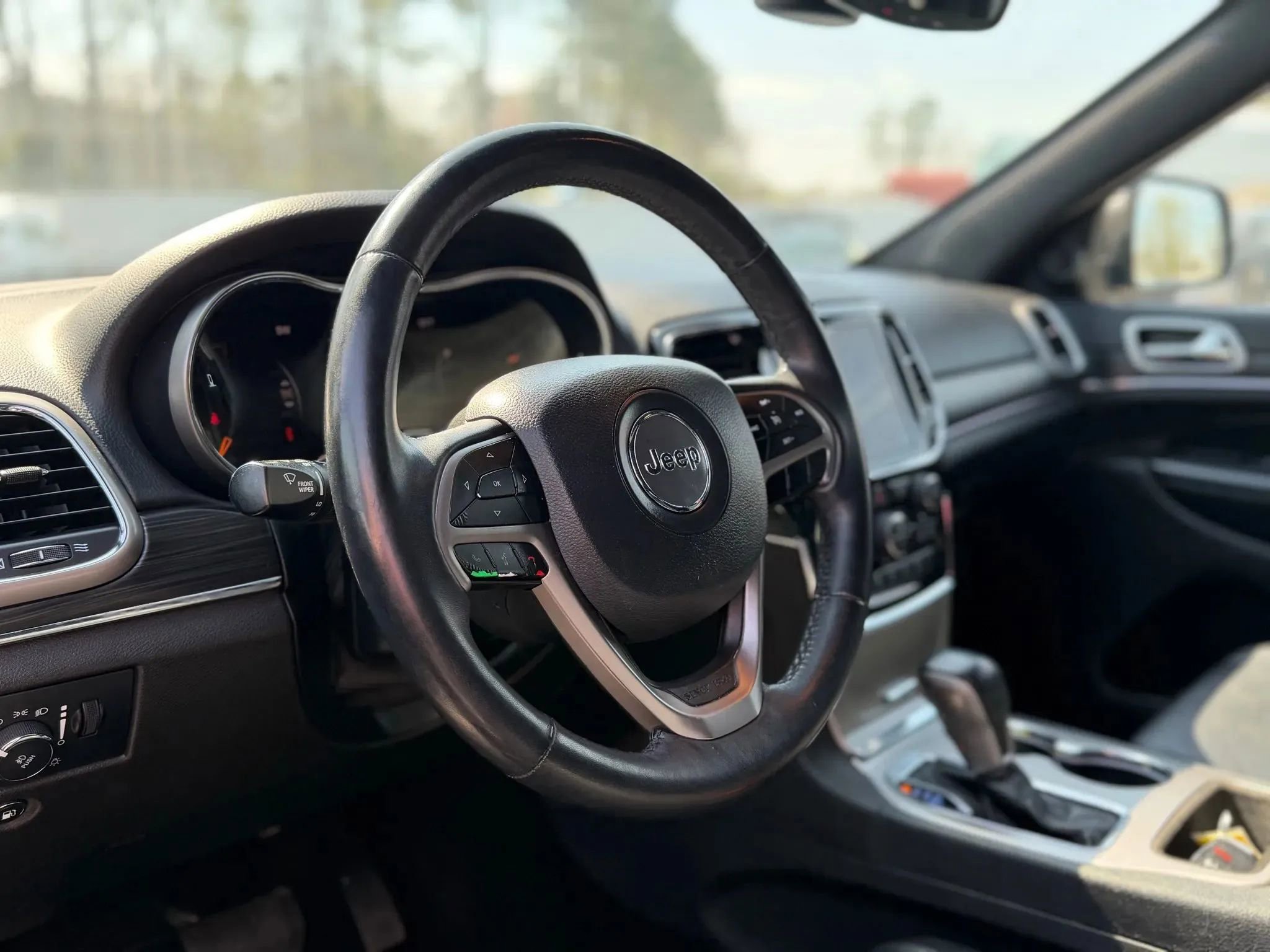 Used 2019 Jeep Grand Cherokee Limited image 12