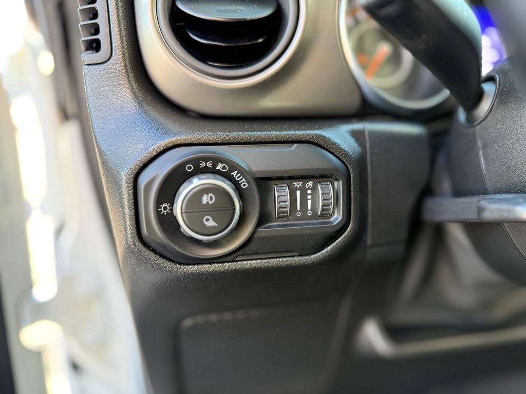 Used 2022 Jeep Gladiator Willys image 22