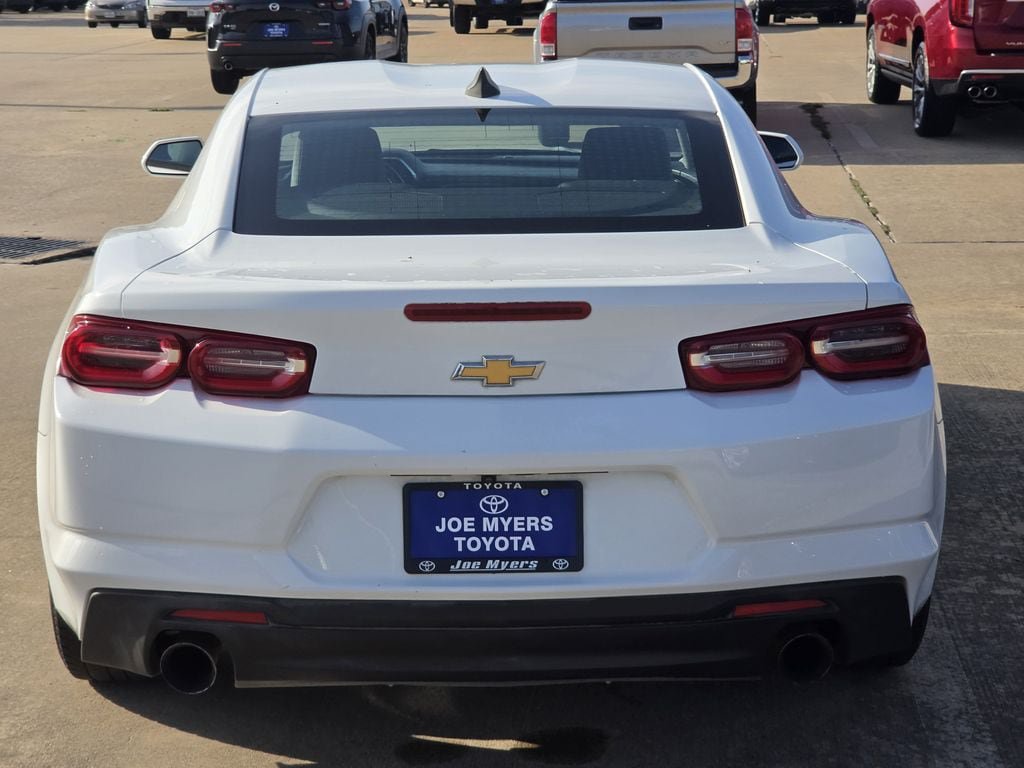 Used 2020 Chevrolet Camaro LT RWD image 8