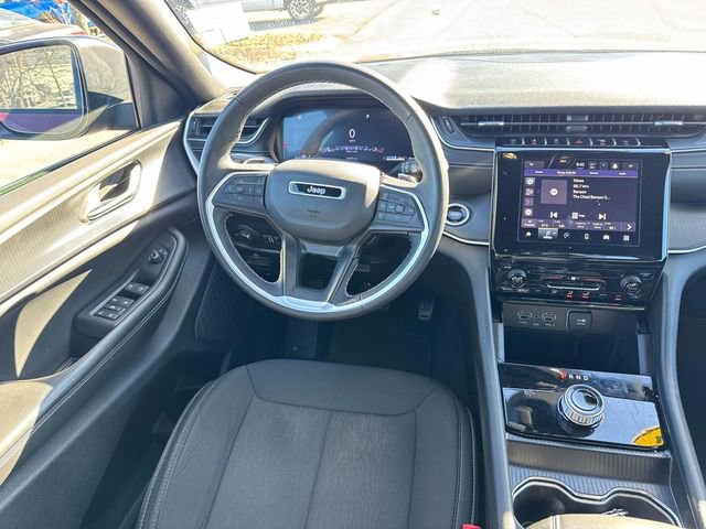 Used 2024 Jeep Grand Cherokee Laredo w/ Trailer Tow Package image 18