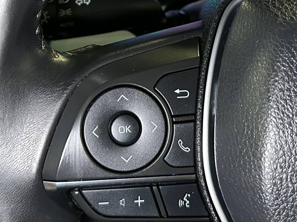 Used 2018 Toyota Camry XLE FWD image 25
