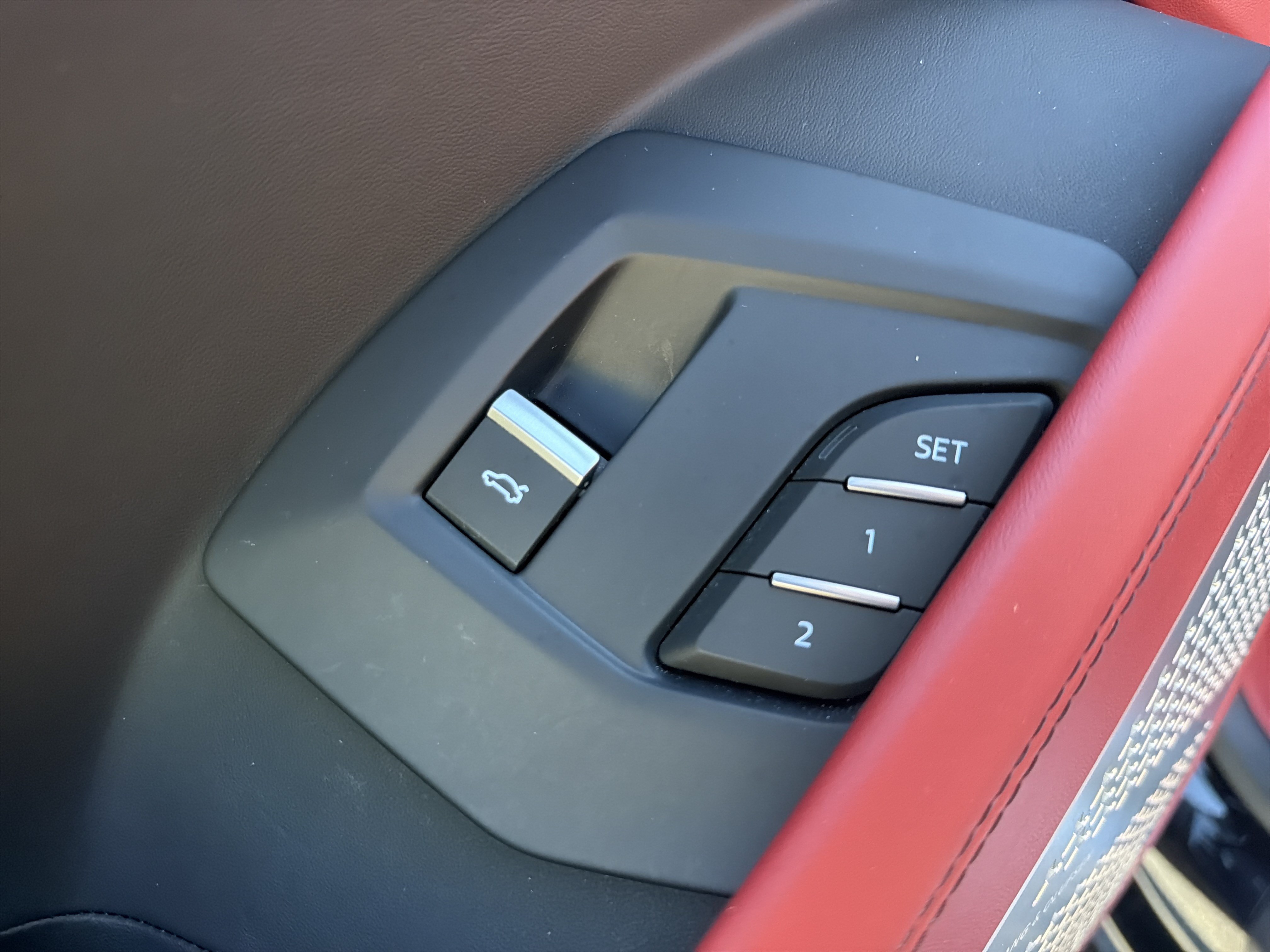 Used 2020 Lamborghini Urus AWD/4WD image 28