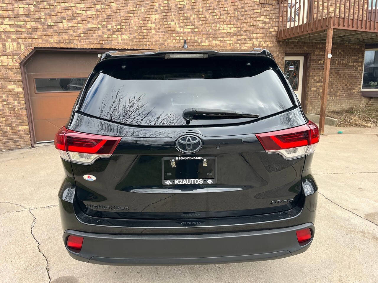 Used 2019 Toyota Highlander SE w/ Nightshade Edition AWD/4WD image 11