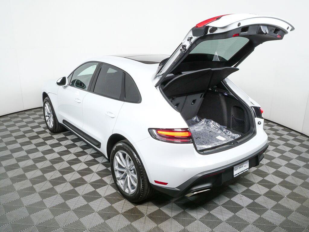 Certified 2026 Porsche Macan Turbo AWD/4WD image 32