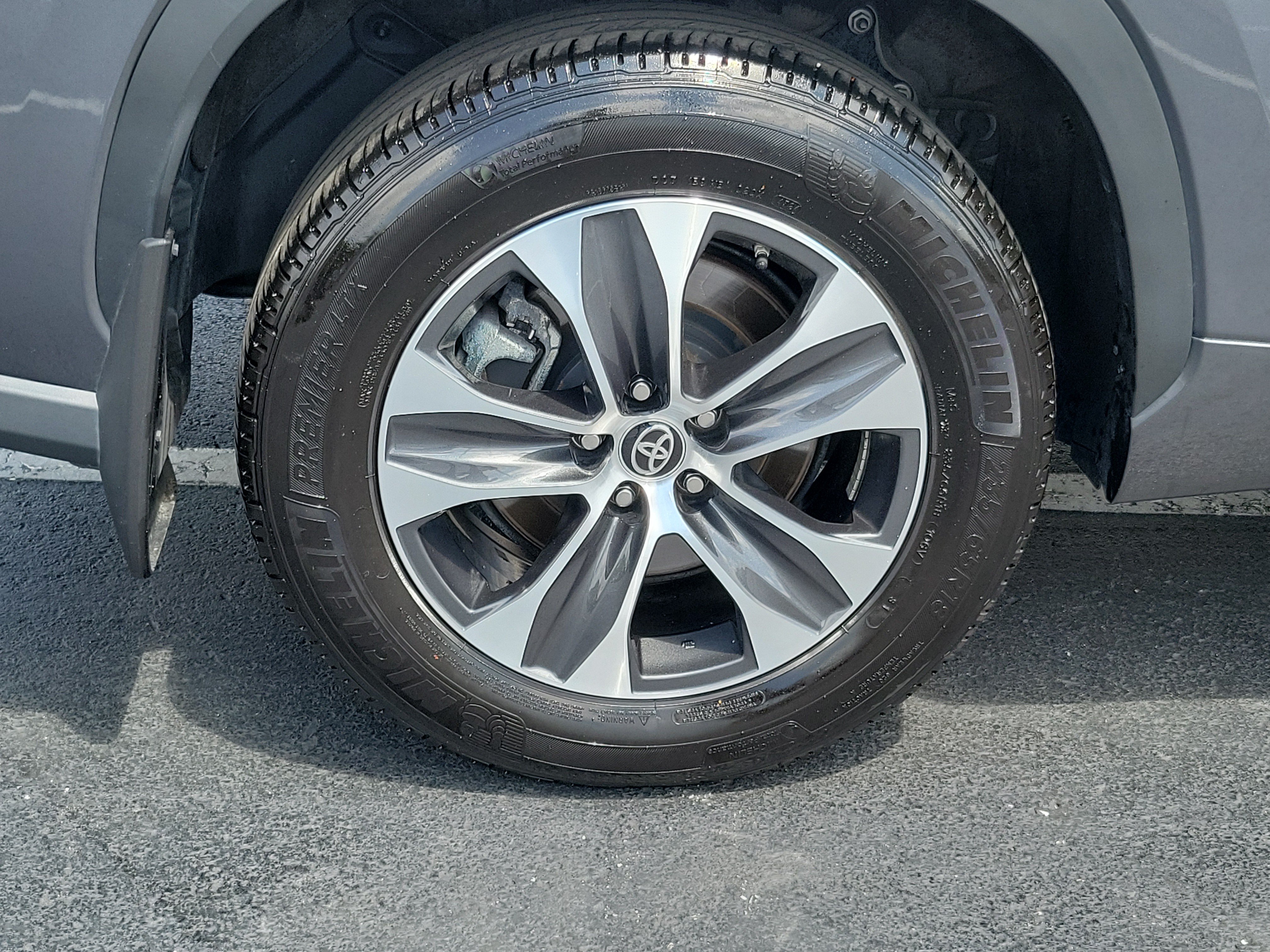 Certified 2025 Toyota Highlander XLE AWD/4WD image 6
