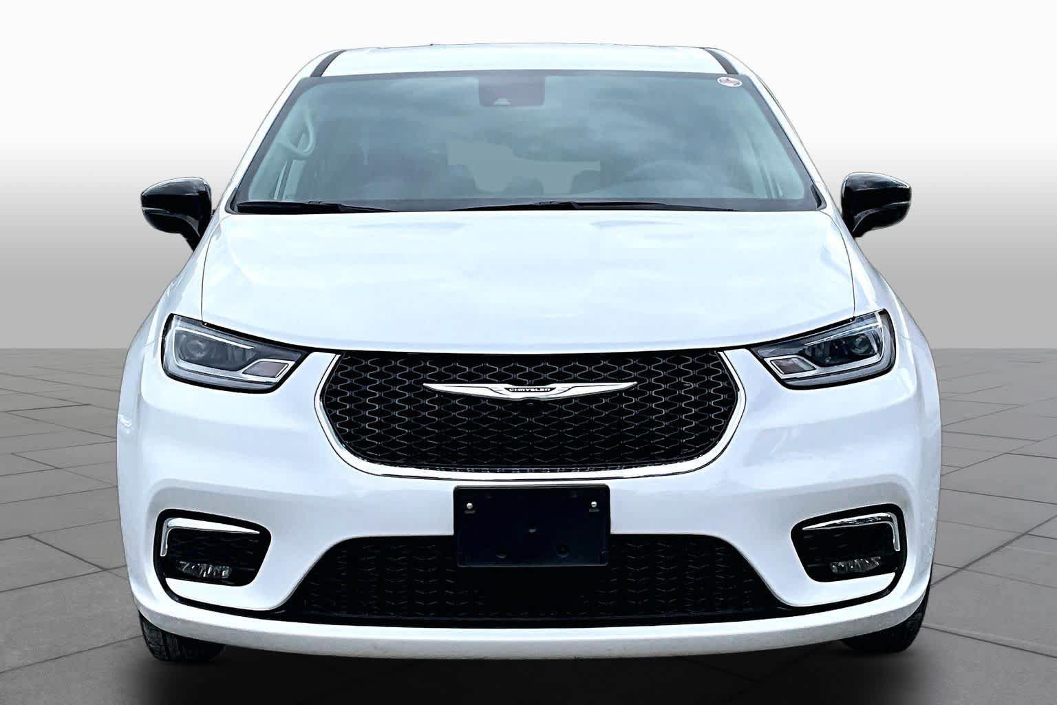 Used 2024 Chrysler Pacifica Limited FWD image 4