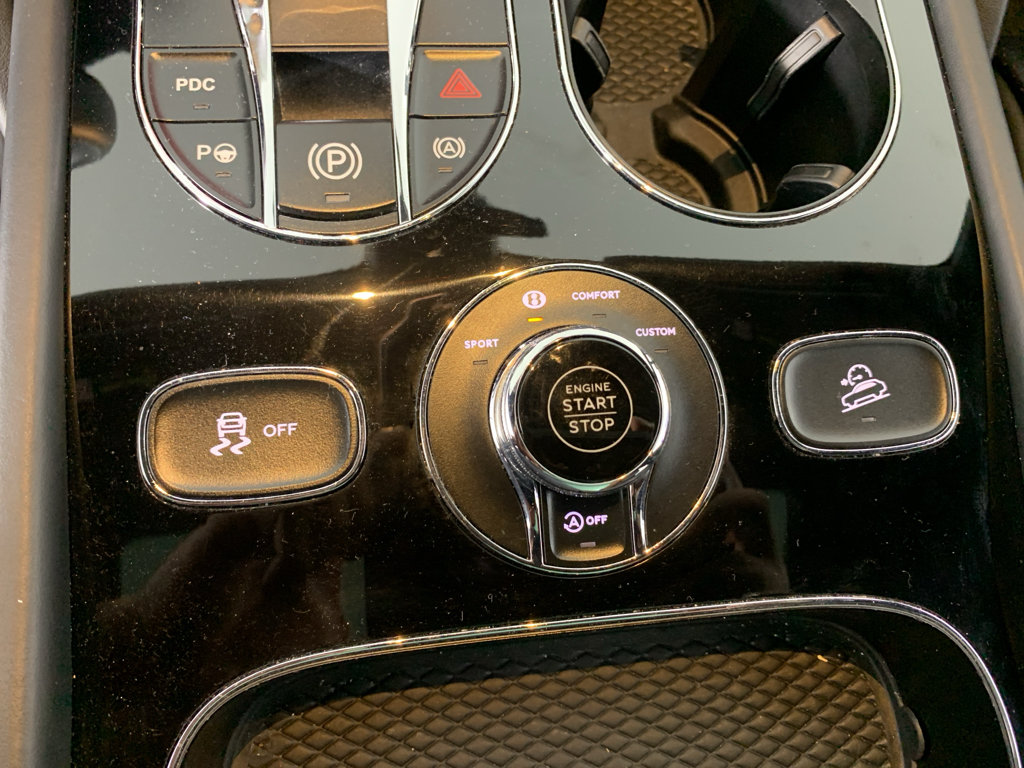 Used 2023 Bentley Bentayga AWD/4WD image 17