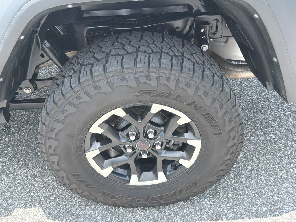 Used 2024 Jeep Gladiator Rubicon w/ Technology Group AWD/4WD image 18