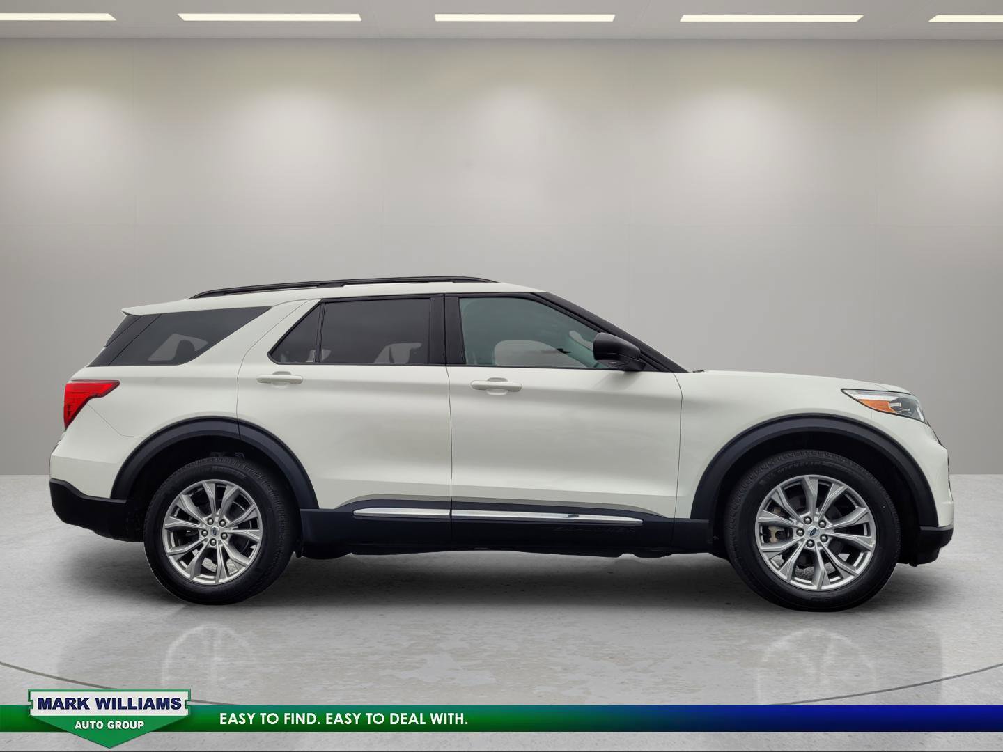 Used 2022 Ford Explorer XLT w/ Equipment Group 202A AWD/4WD image 2