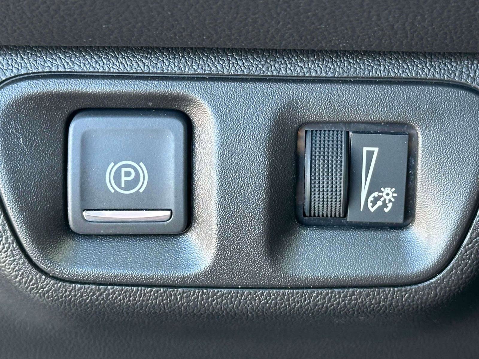 Used 2023 GMC Acadia SLT w/ Elevation Edition image 18