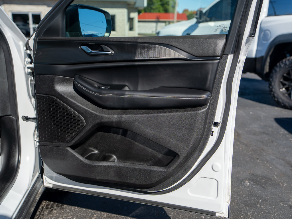 Used 2025 Jeep Grand Cherokee Laredo X AWD/4WD image 11