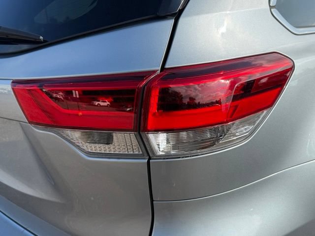 Used 2018 Toyota Highlander XLE AWD/4WD image 13