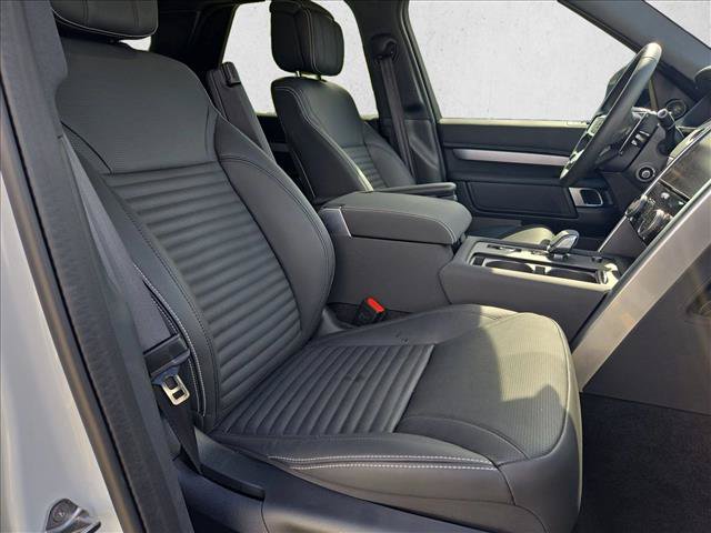 Used 2025 Land Rover Discovery Dynamic SE AWD/4WD image 20