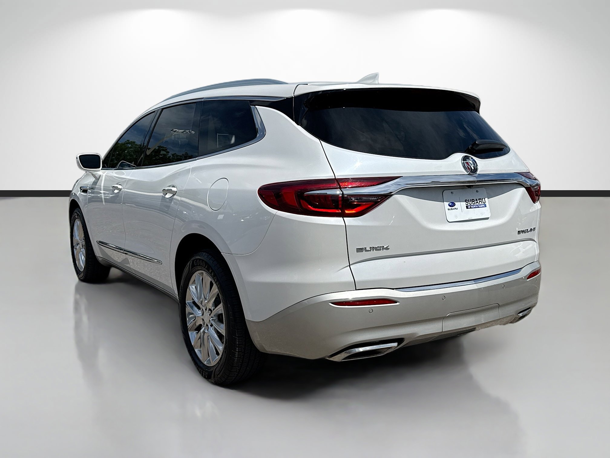 Used 2018 Buick Enclave Premium w/ Experience Buick Package FWD image 5