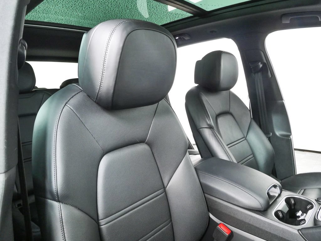 Certified 2022 Porsche Cayenne E-Hybrid AWD/4WD image 23