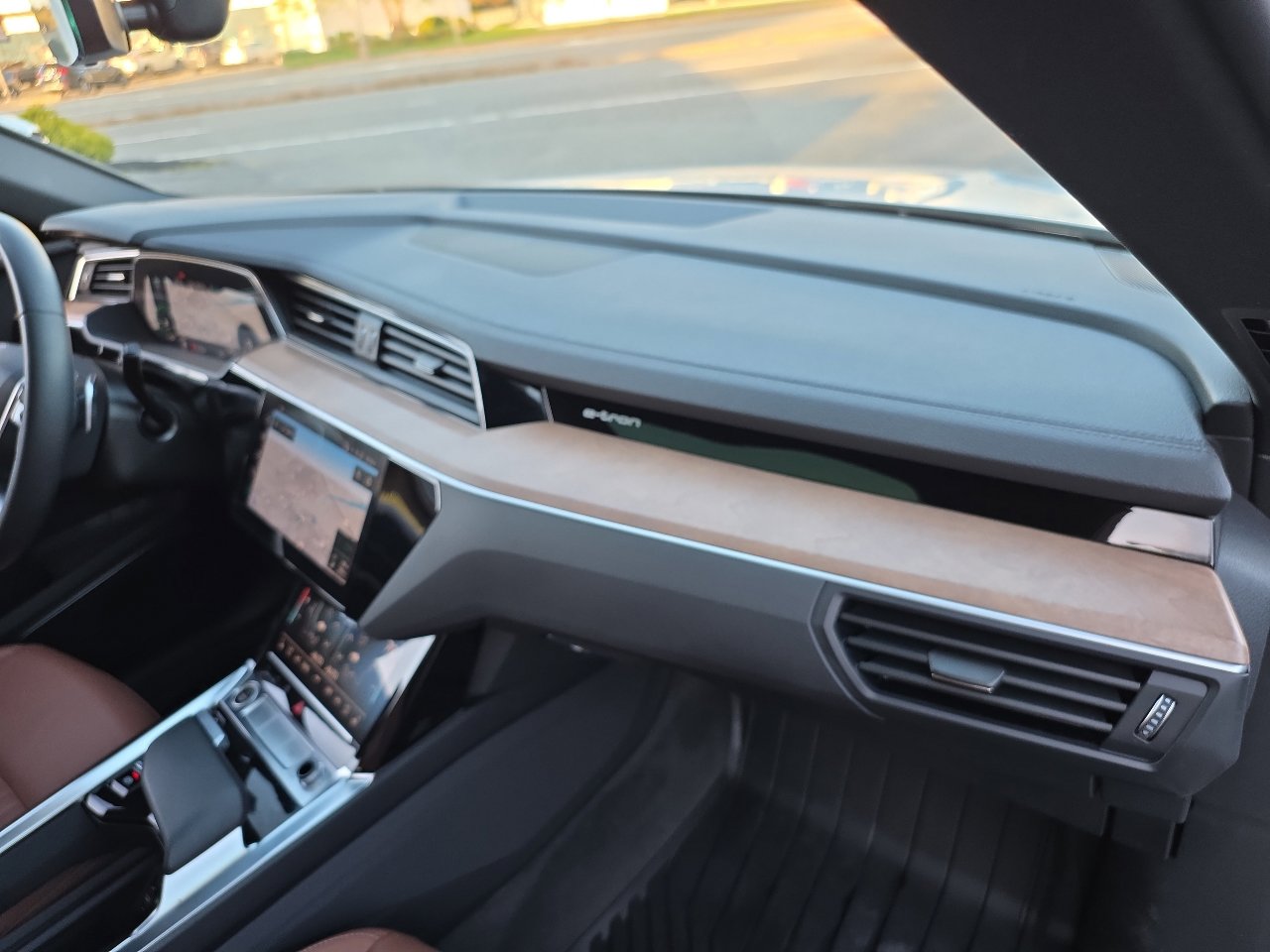 Used 2024 Audi Q8 e-tron Premium Plus w/ Premium Plus Package image 52