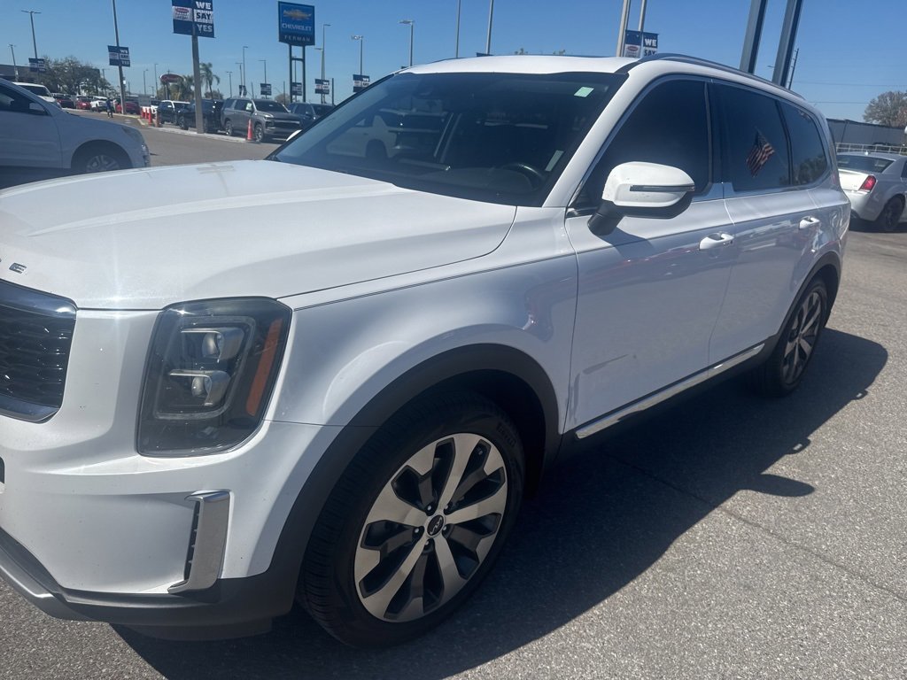 Used 2022 Kia Telluride EX w/ EX Premium Package image 6