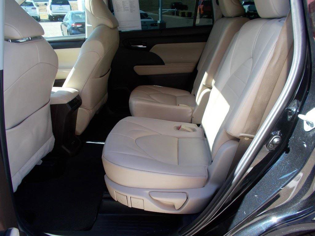 Used 2021 Toyota Highlander XLE image 13