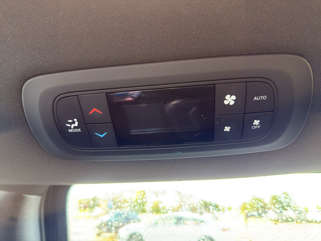 Used 2025 Chrysler Pacifica Select FWD image 34