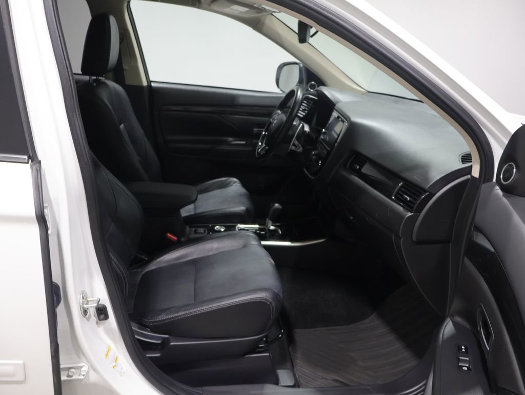 Used 2018 Mitsubishi Outlander GT AWD/4WD image 26