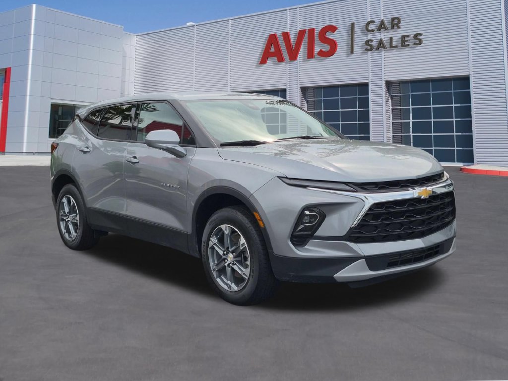 Used 2025 Chevrolet Blazer LT FWD image 3