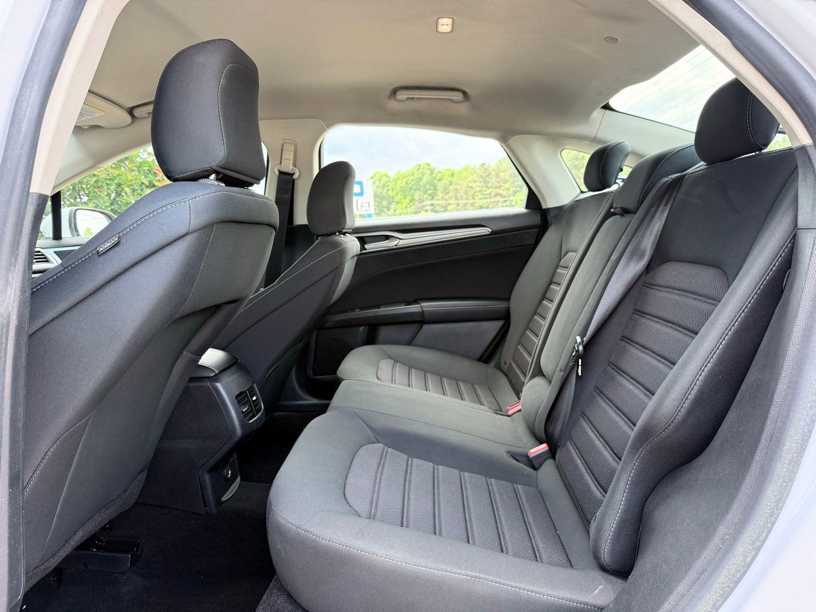 Used 2020 Ford Fusion SE FWD image 13