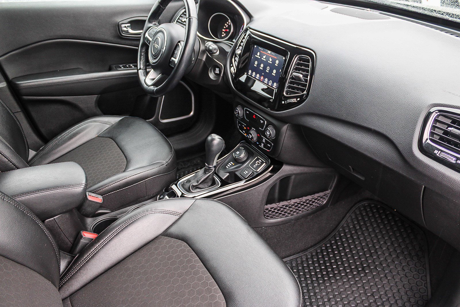 Used 2020 Jeep Compass Latitude image 17