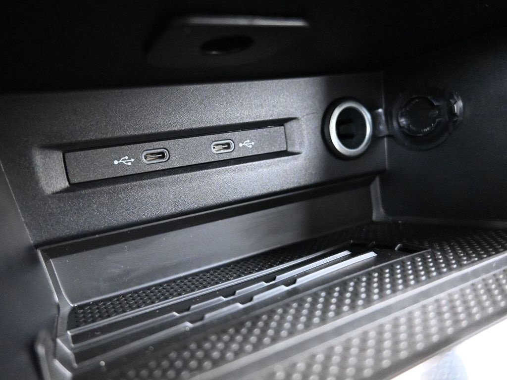 New 2025 Volkswagen Taos SE image 33