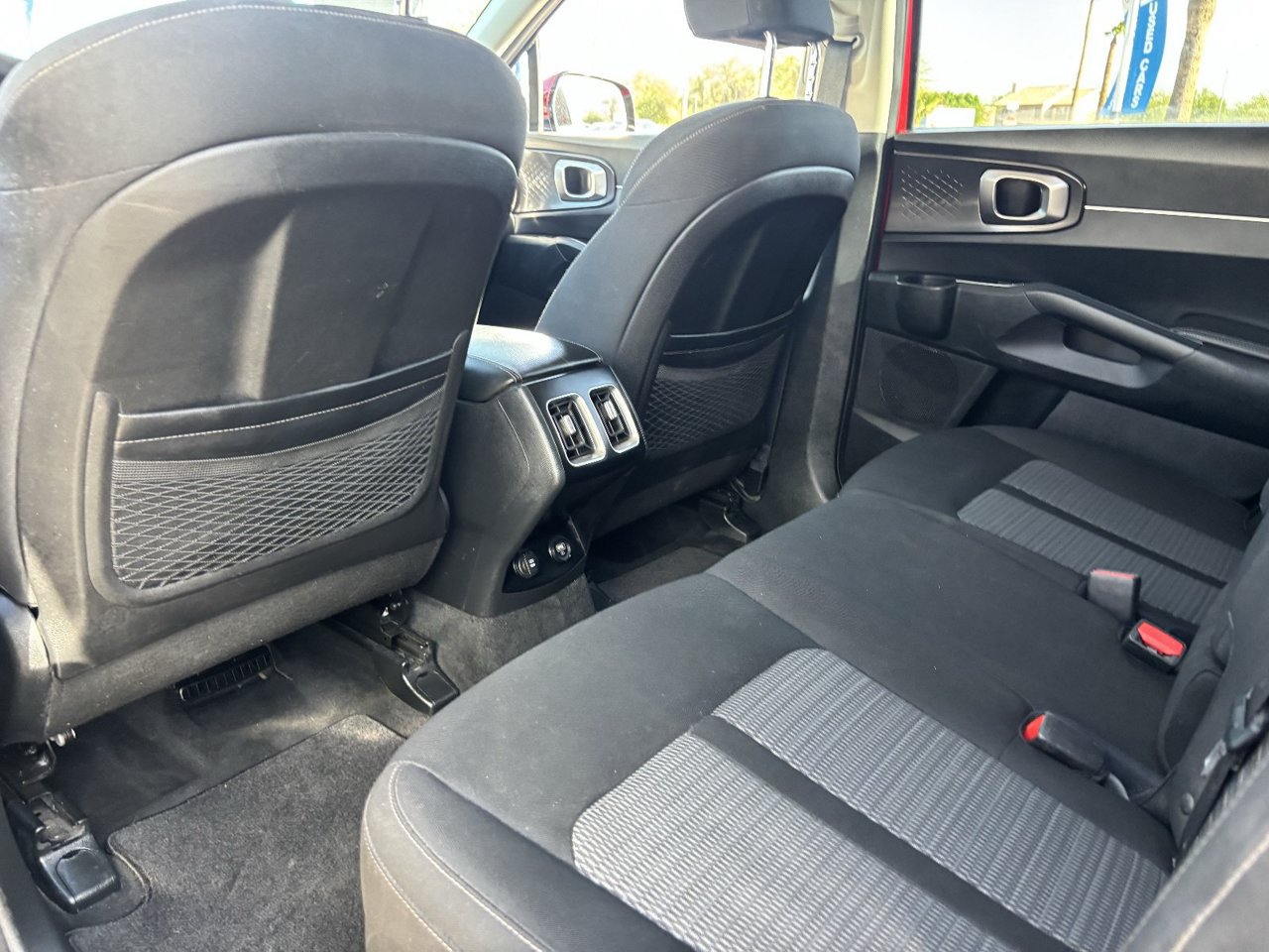 Used 2021 Kia Sorento LX AWD/4WD image 15